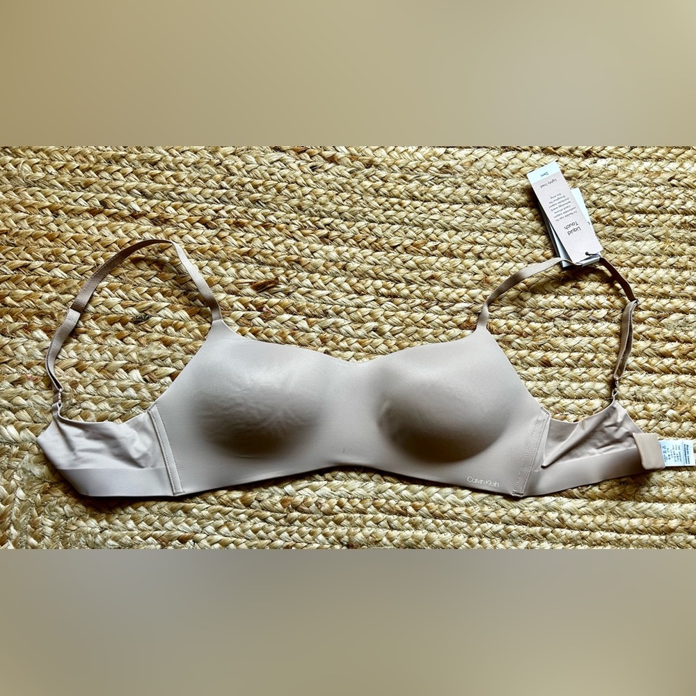 NWT! Calvin Klein Liquid Touch bra
